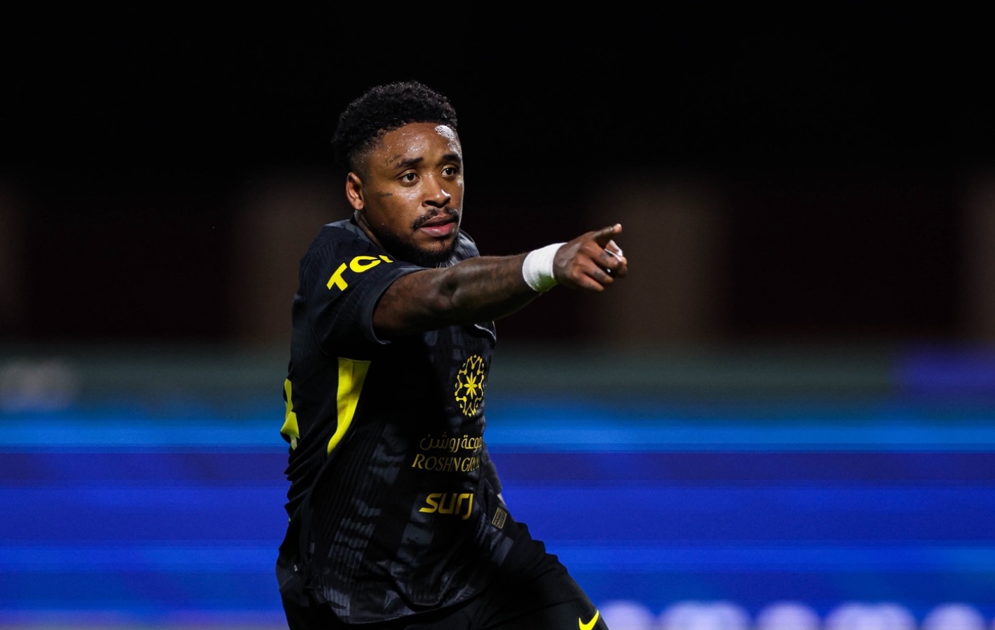 Steven Bergwijn Menambah Gol